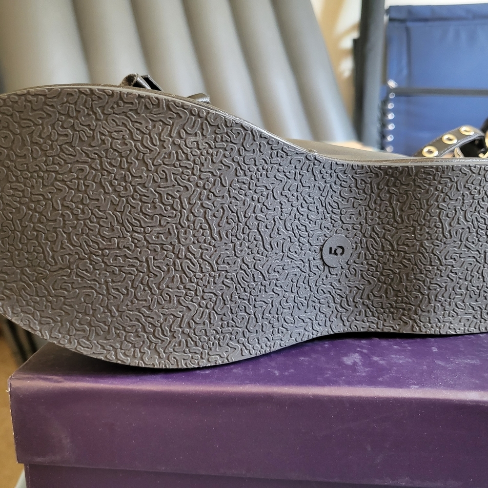 Girls Shoes - Picture 5 of 6